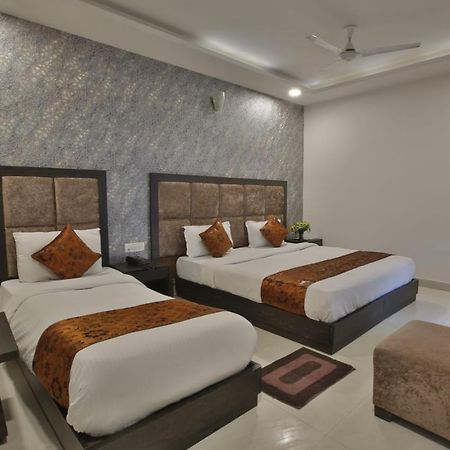Hotel Aashiyana Inn New Delhi Exterior photo
